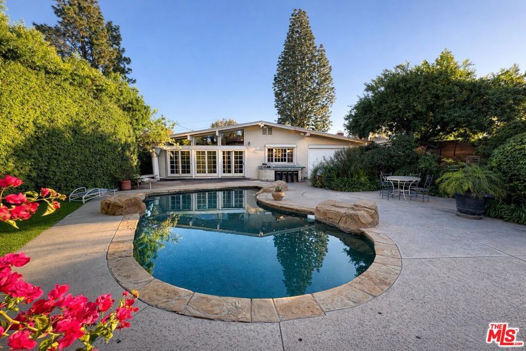 Photo of Listing #26677877