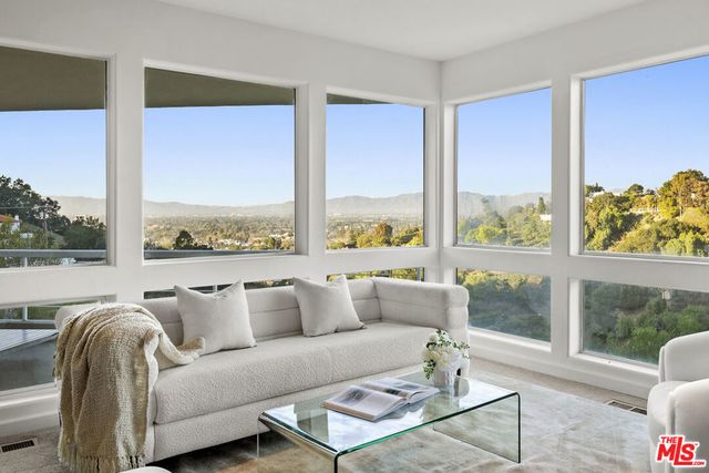 3670 Avenida Del Sol, Studio City