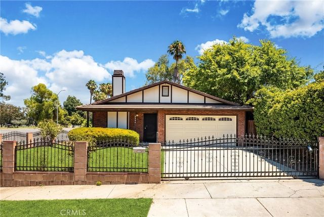 5546 Mclennan, Encino