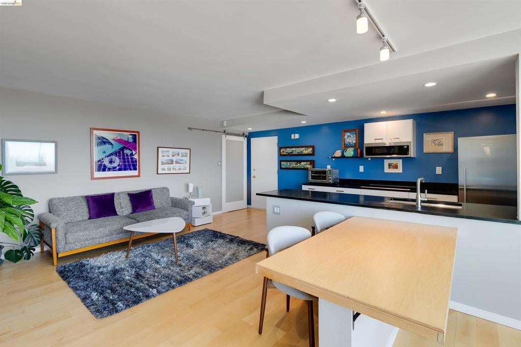 Photo of Listing #41130383