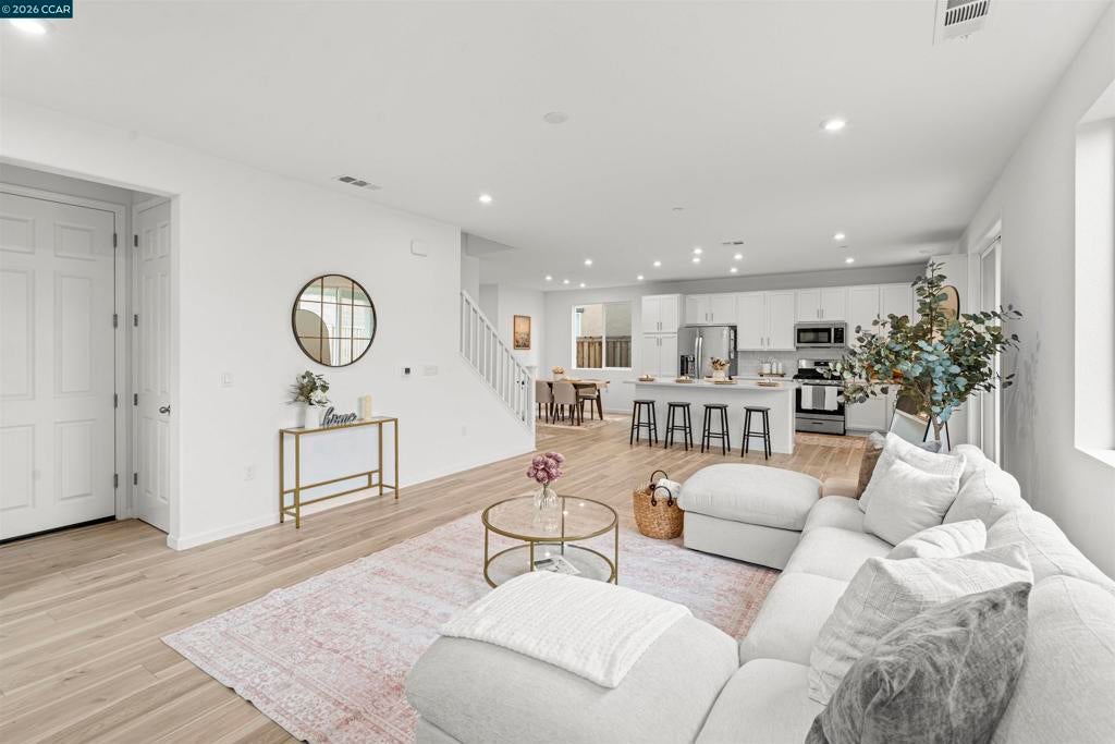 Photo of Listing #41130376