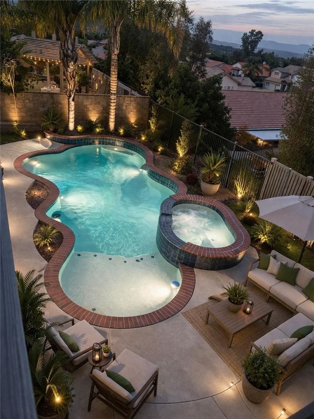 731 Raphael, Corona