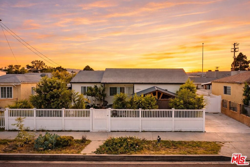 Photo of Listing #26697259