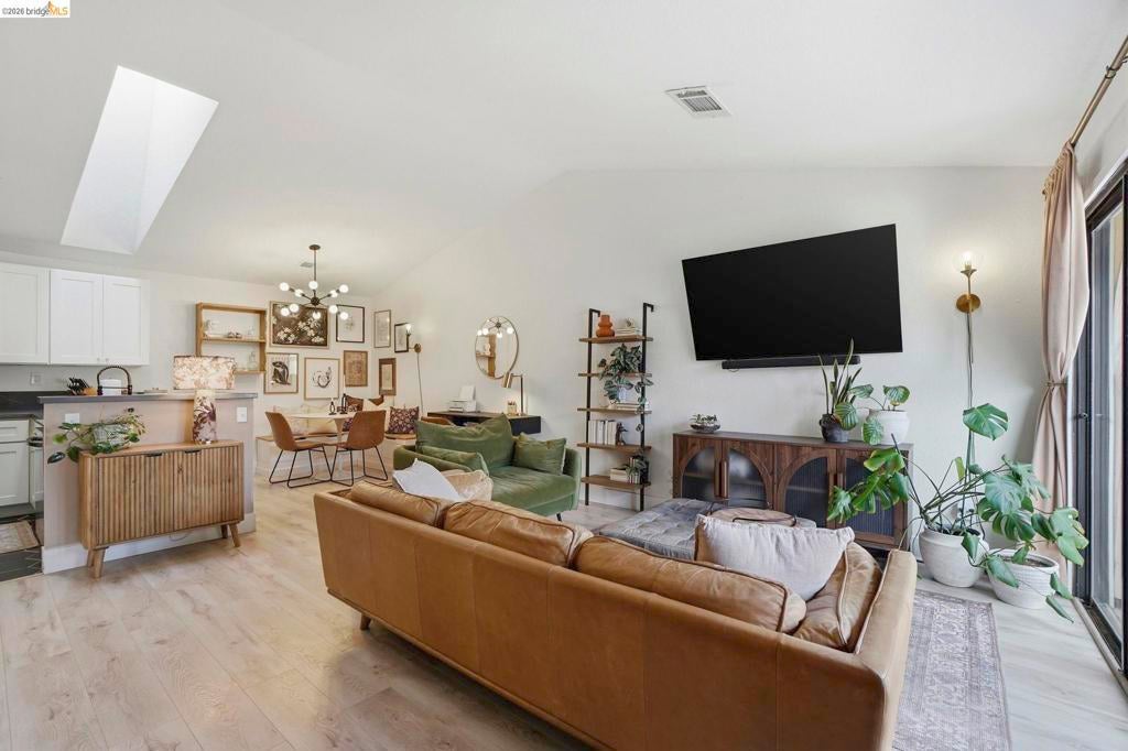 Photo of Listing #41130423