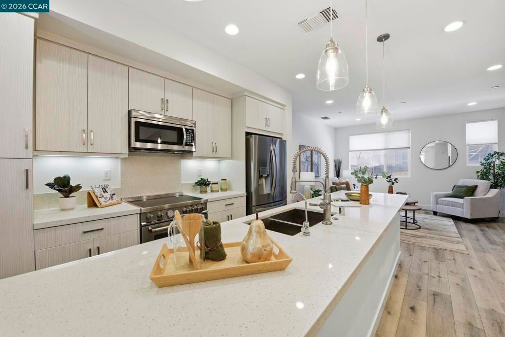 Photo of Listing #41130433