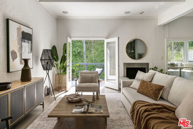 8326 Kirkwood Drive, Los Angeles
