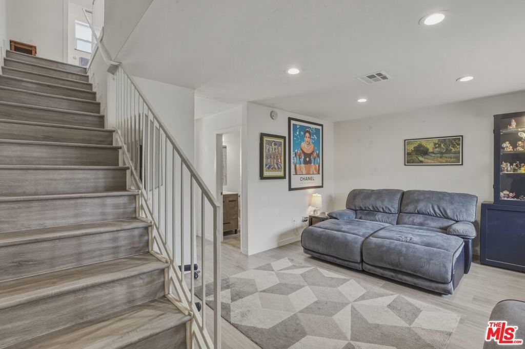 Photo of Listing #26687551