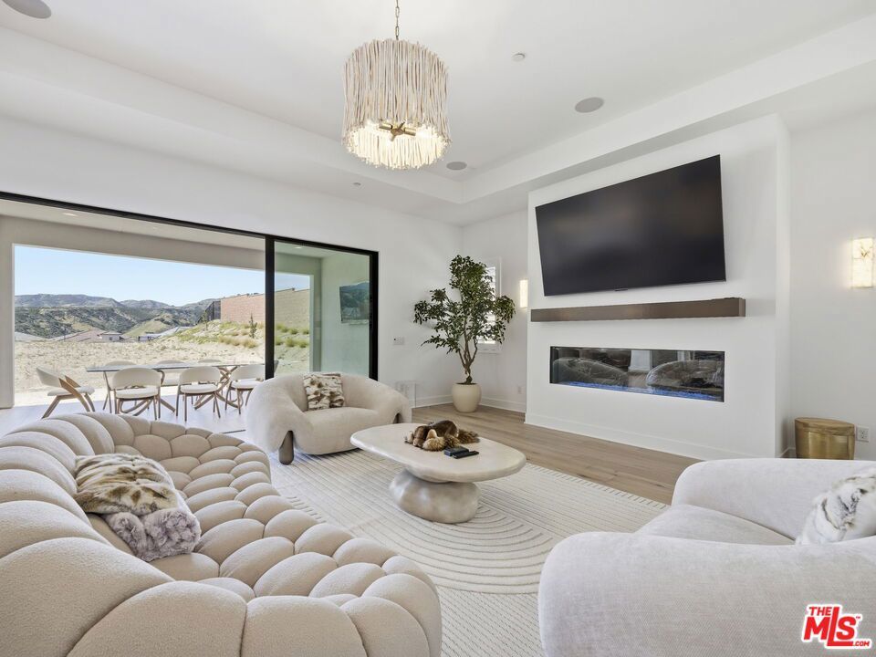 Photo of Listing #26693141