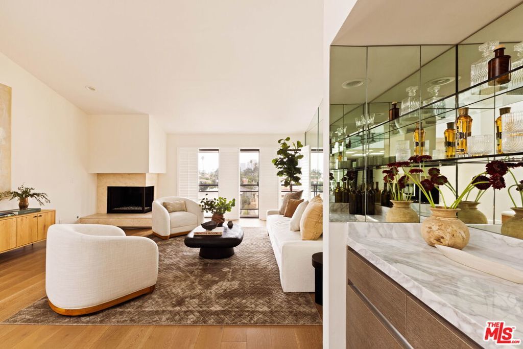 Photo of Listing #26698937