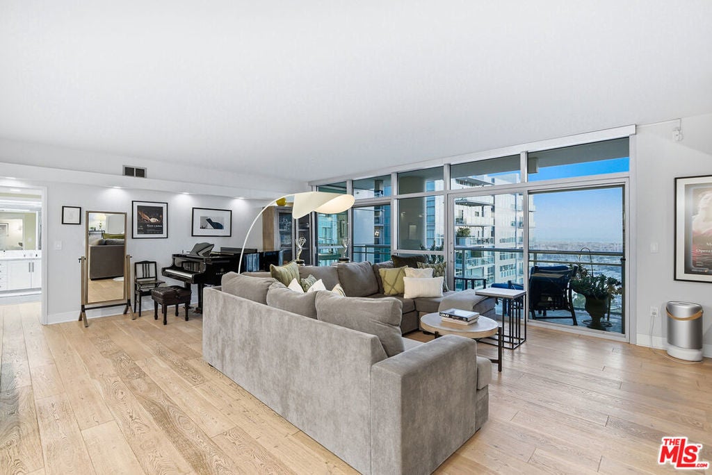 Photo of Listing #26669049