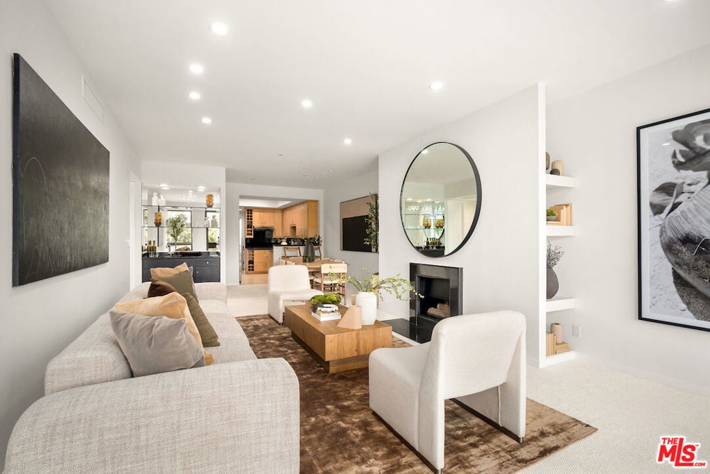 Photo of Listing #26692945