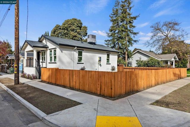 2027 Castro St, Martinez