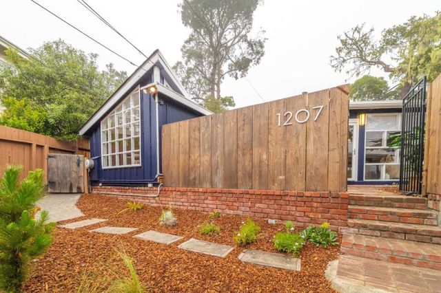 1207 Presidio Boulevard, Pacific Grove