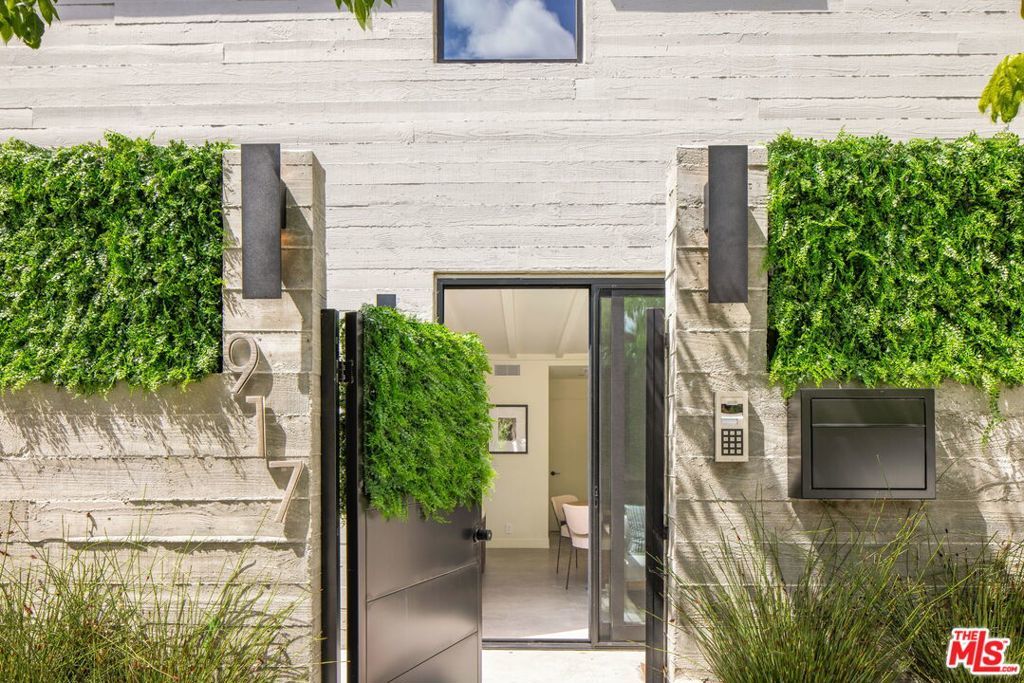 Photo of Listing #26698405