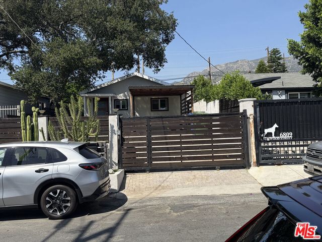6813 Haywood Street, Los Angeles