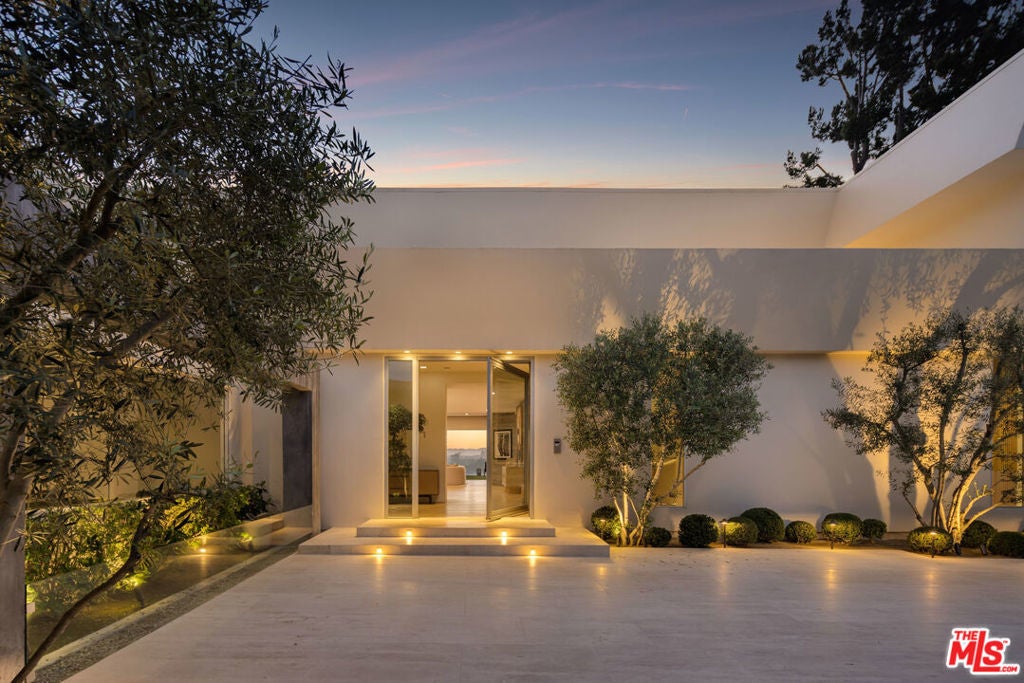 Photo of Listing #26697037