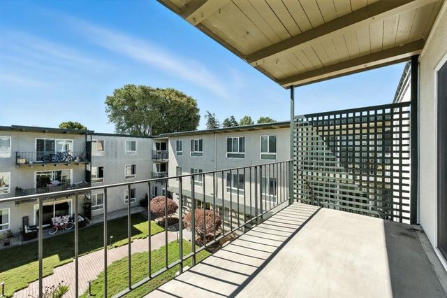932 Peninsula Avenue # 406, San Mateo
