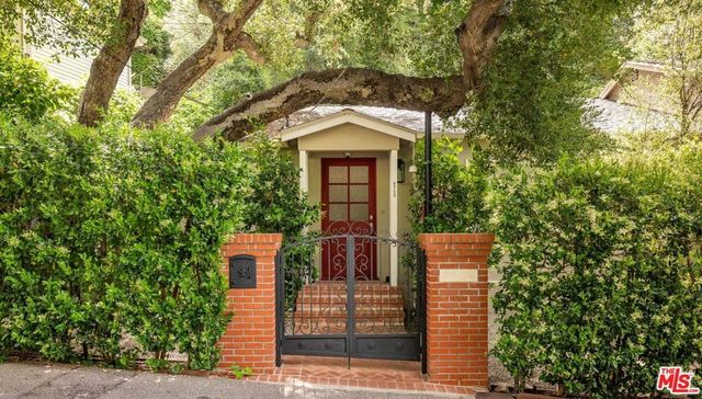 9720 Yoakum Drive, Beverly Hills