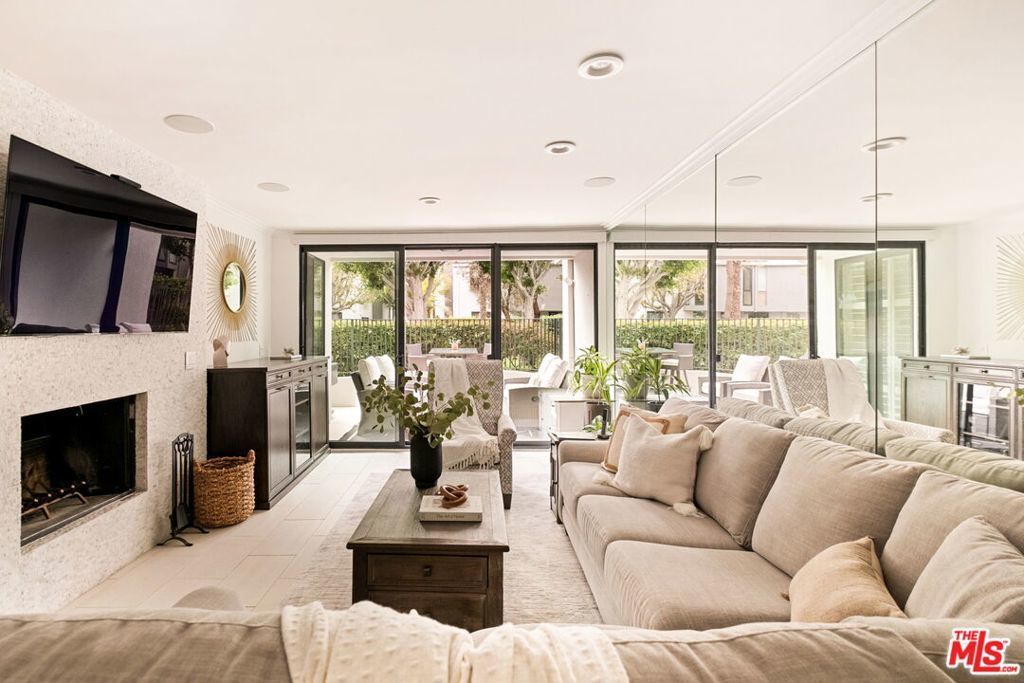 2940 Neilson Way # 103, Santa Monica