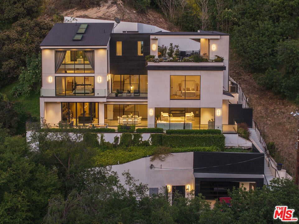 Photo of Listing #26693497