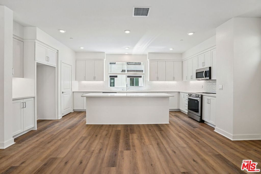 Photo of Listing #26656841