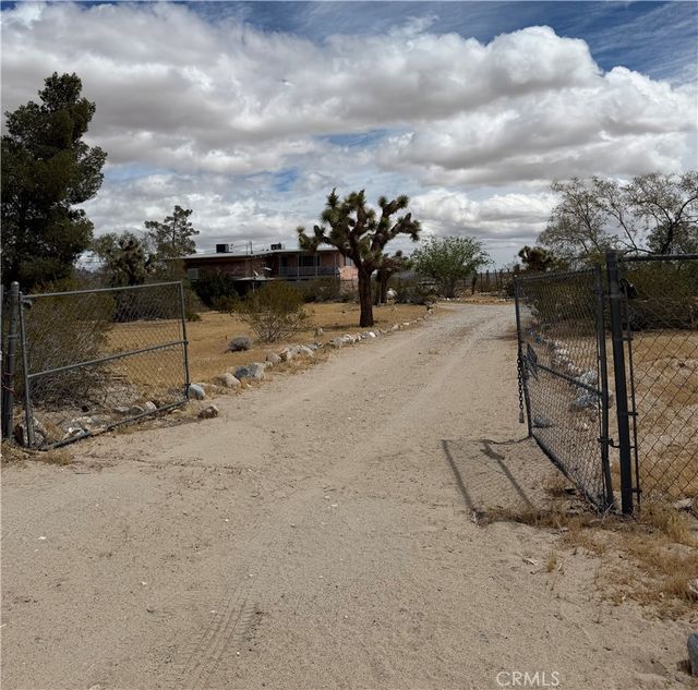 9511 Anza Trl, Lucerne Valley