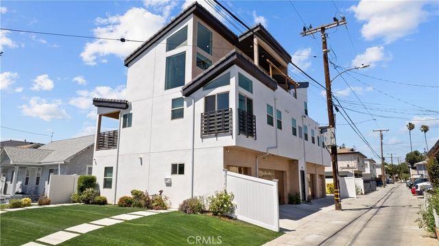 1013 E La Palma, Inglewood