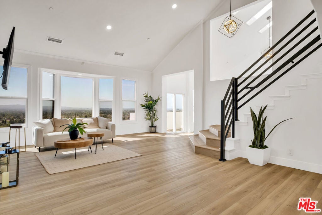 Photo of Listing #26715921