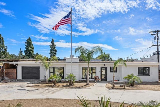1211 E Mission Road, Fallbrook