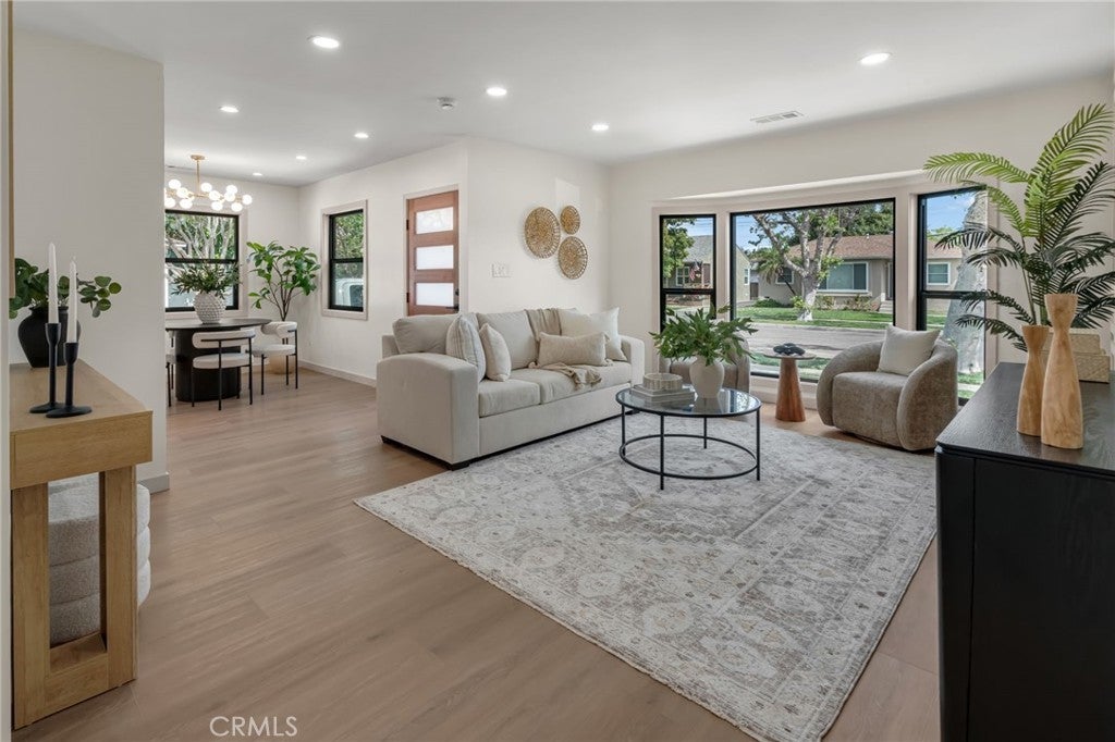 Photo of Listing #IV26079802