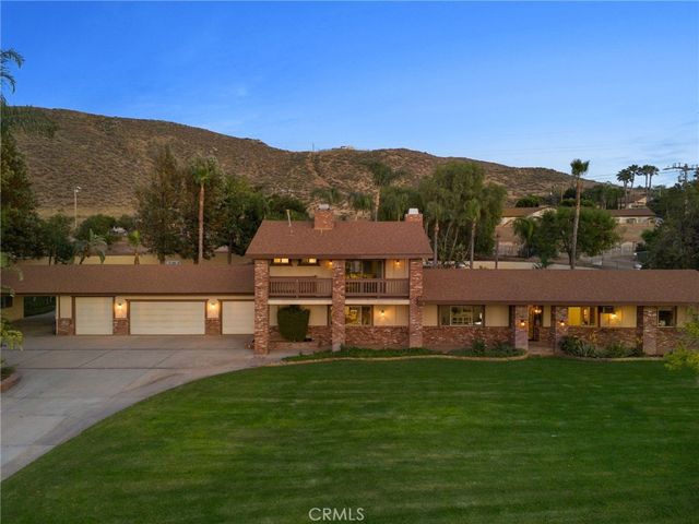 5334 Agate Street, Jurupa Valley