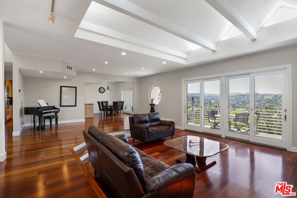 Photo of Listing #26683977