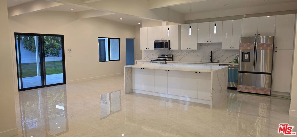 Photo of Listing #26733057