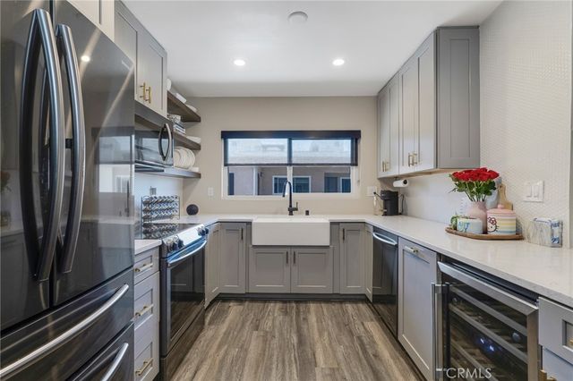 5232 Corteen Pl # 17, Valley Village