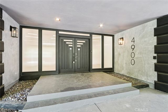 4900 Queen Victoria, Woodland Hills