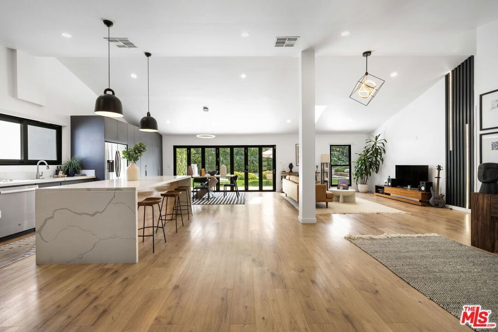 23110 Bigler Street, Woodland Hills