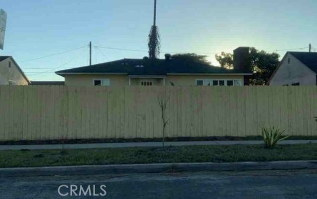 12208 Compton, Los Angeles