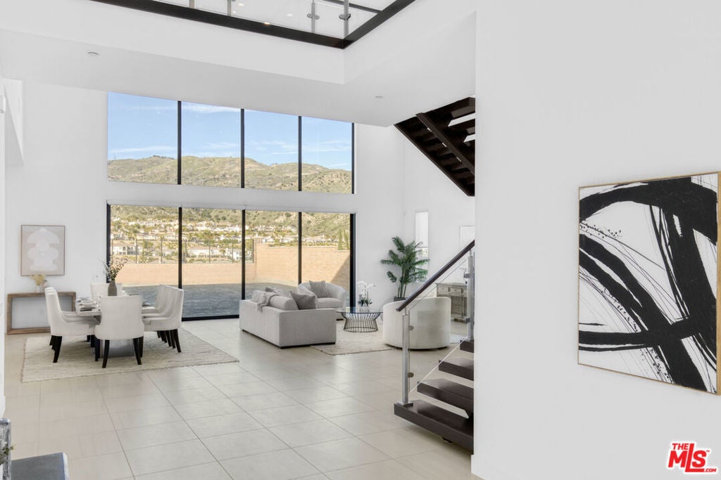 Photo of Listing #26735549