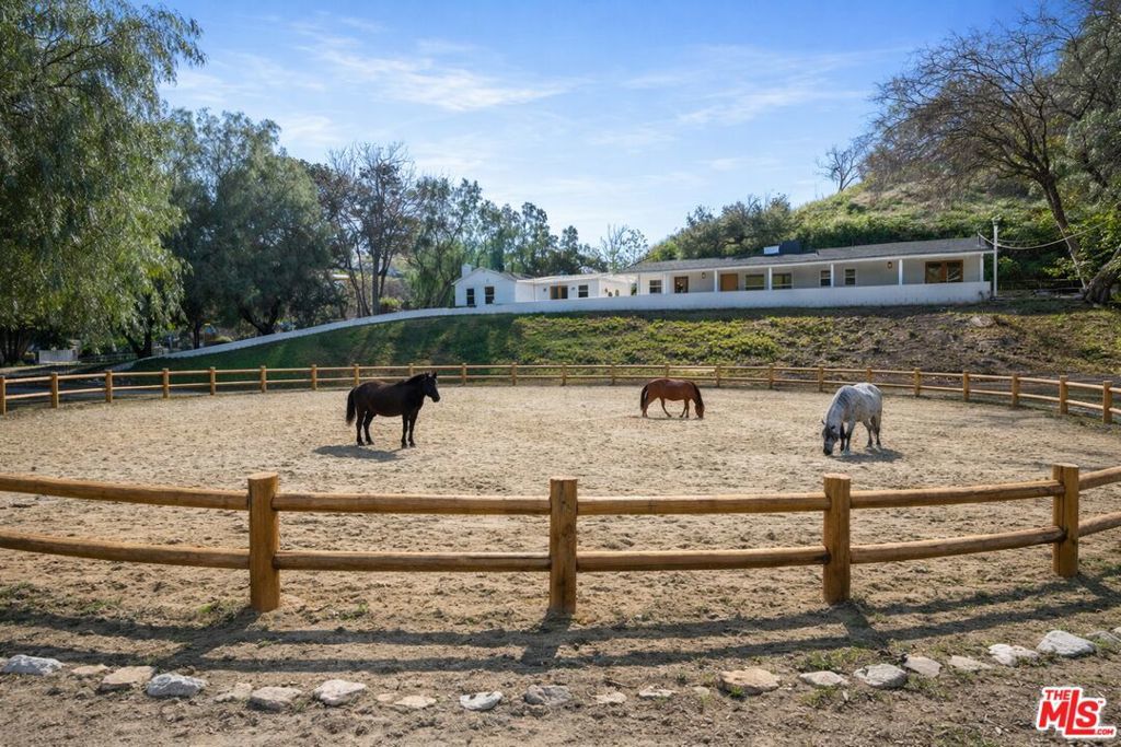 Photo of Listing #26736393