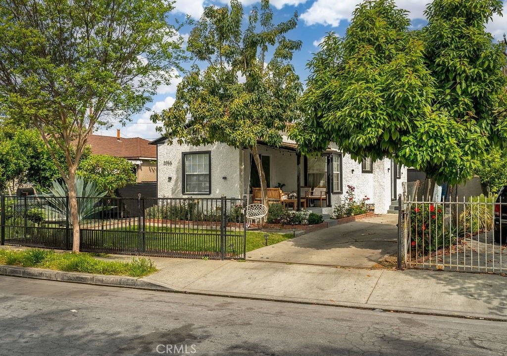 2055 E Nord, Compton