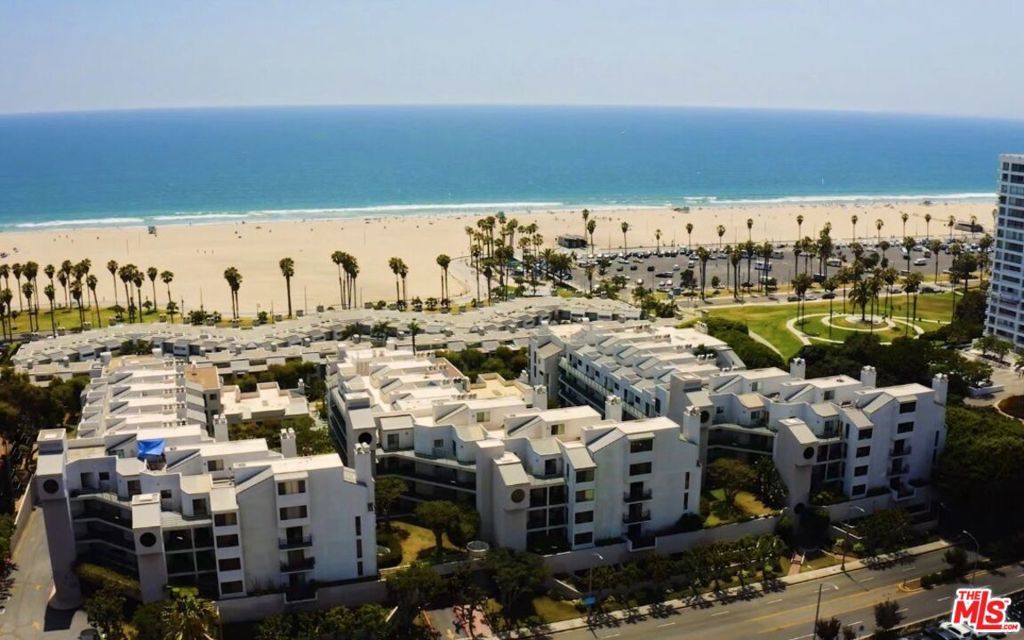 Photo of Listing #26733393