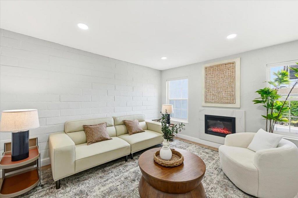 Photo of Listing #ML82043373