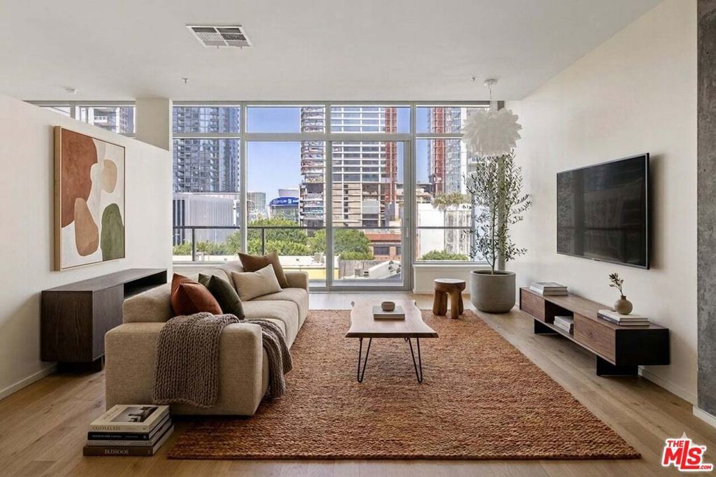 Photo of Listing #26742663