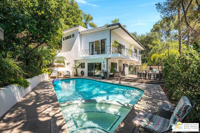 6309 Ivarene Avenue, Los Angeles