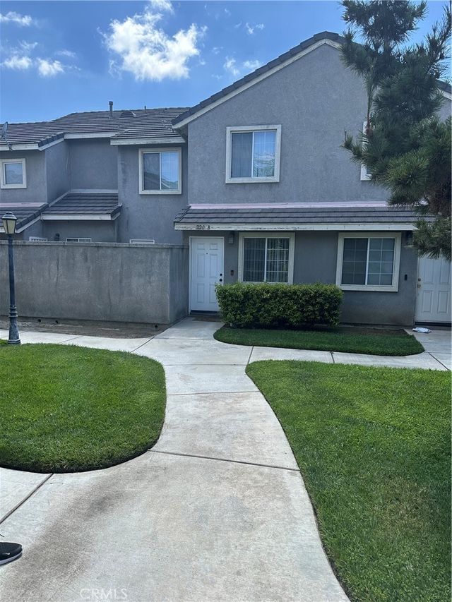 220 W Walnut # B, Rialto