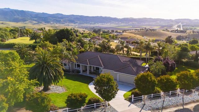 303 Taryn Court, Hollister