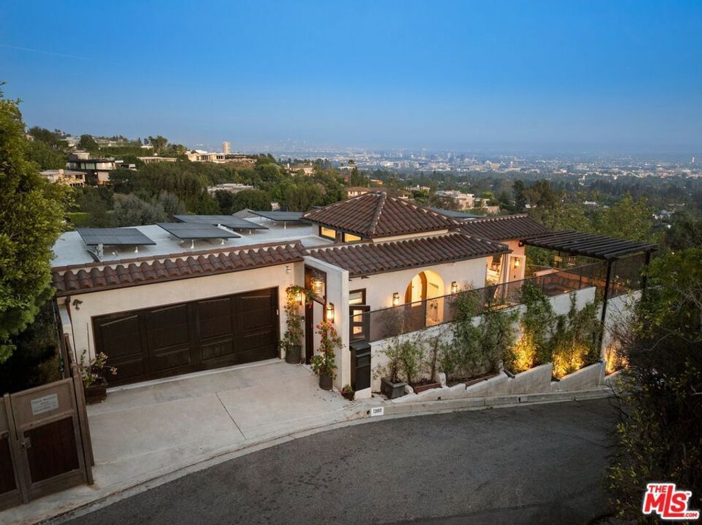 1380 Summitridge Place, Beverly Hills
