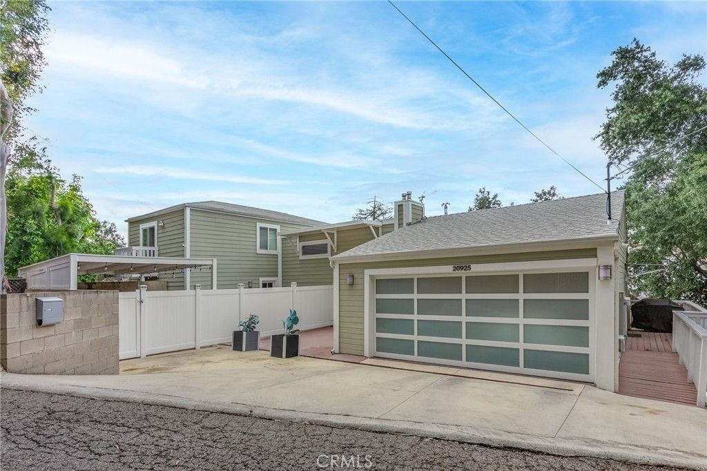 20925 Almazan Road, Woodland Hills