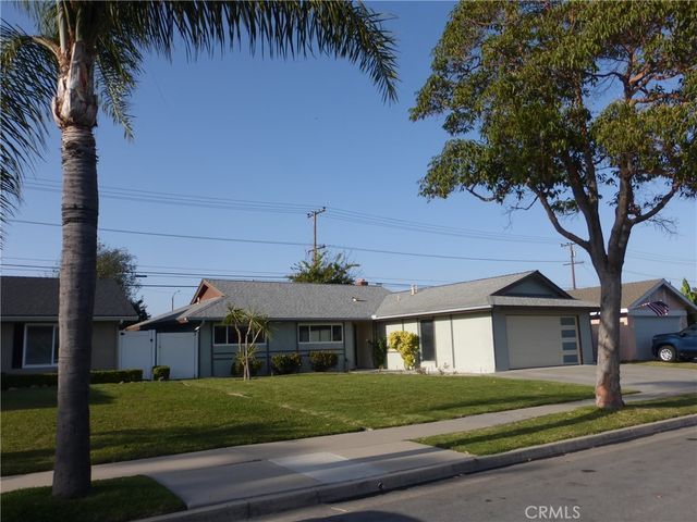 8881 Albatross Dr, Huntington Beach