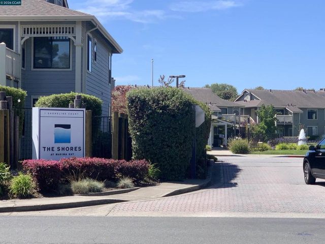 96 Lakeshore Ct, Richmond